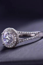 Load image into Gallery viewer, Shiny and Chic 1 Carat Moissanite Ring
