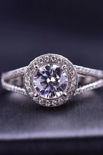 Load image into Gallery viewer, Shiny and Chic 1 Carat Moissanite Ring
