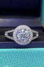 Load image into Gallery viewer, Shiny and Chic 1 Carat Moissanite Ring
